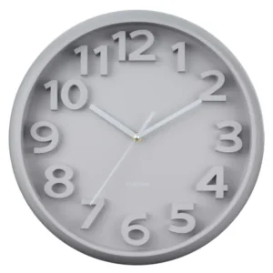 Runde Wanduhr mit arabischen Ziffern, silbergrauem Rand und hellgrauem Zifferblatt