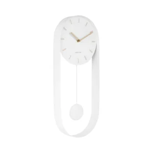 Weiße Wanduhr mit rundem Zifferblatt und schwingendem Pendel