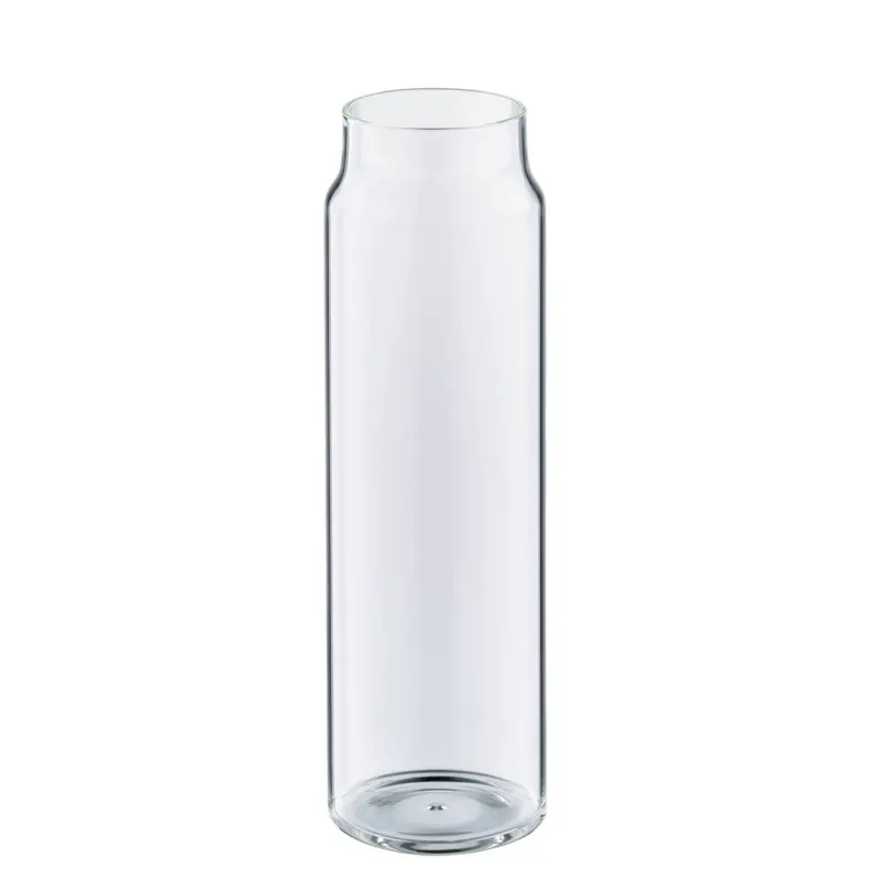 Das Bild zeigt eine hohe, schlanke Glasvase mit einer geraden Form. Die Vase ist durchsichtig und hat einen leicht verdickten Rand oben. Sie steht vor einem weißen Hintergrund.
